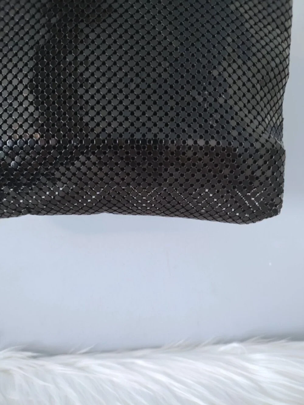 Vintage 1960s metal mesh handbag w/lucite handles - Picture 9 of 11